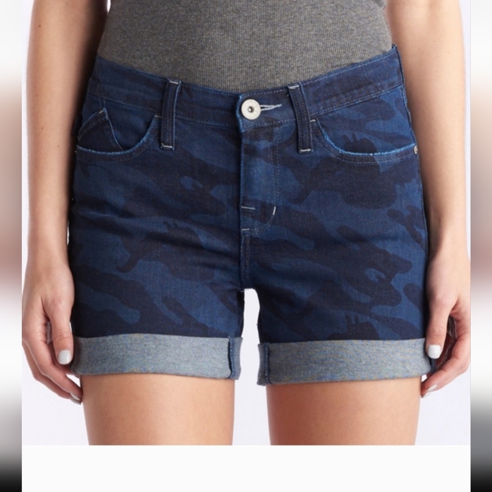 Rock & Republic NWOT  denim shorts sz 6.    #327